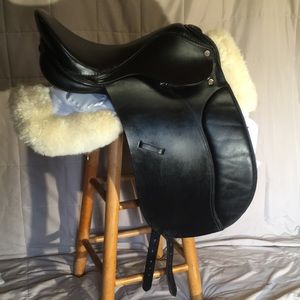 English Dressage Saddle Leather 17 inch